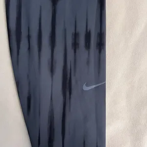 Nike One Dri-FIT 2-Piece Set Leggings & Sports Bra Women’s Large Tie-Dye thumbnail 8