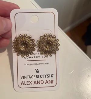 Earrings thumbnail 1