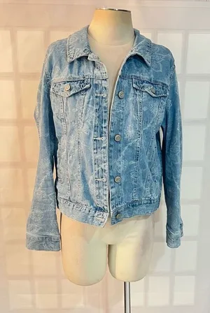 Mudd light blue denim jacket with soft white floral print size xl thumbnail 1