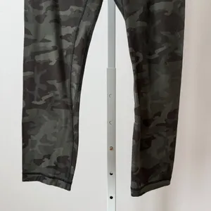 Lululemon sz 4 Align High Rise Leggings 21 Camo Heritage 365‎ Deep Coal Multi thumbnail 3