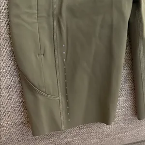 Lululemon Fast and Free Olive Green Women's Shorts 8” Light size 2 $78 thumbnail 7