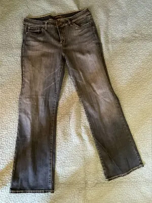 Women’s jeans, curvy women, jeans thumbnail 1