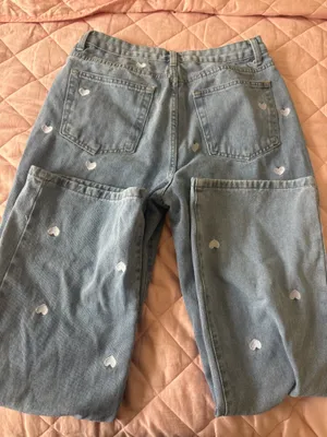 Forever 21 90s Fit Jeans With White Heart Patches thumbnail 2