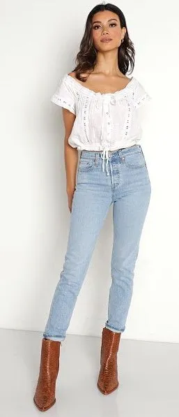Levi's Premium Wedgie Icon Fit Jeans in Tango Light Wash Size 28 thumbnail 1