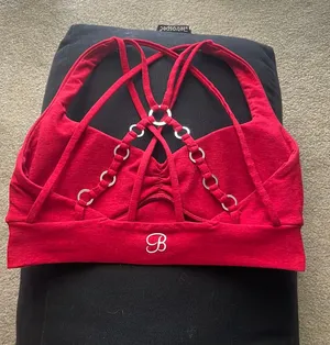 Bombshell red workout bra thumbnail 1