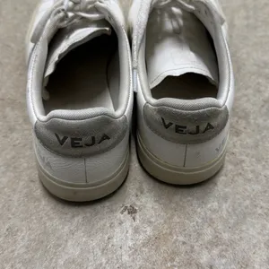VEJA Esplar Women’s White Leather Sneakers with Suede V Logo Size 9 (32) thumbnail 6