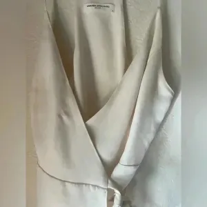 Amanda Uprichard Clarita Wrap Top in Cream​​​​ vintage peplum style size medium thumbnail 8