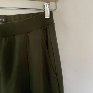 LOFT wide leg business casual‎ pants olive green pockets women's size small thumbnail 2
