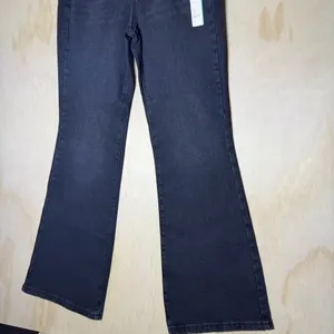 NWT Universal Thread High-Rise Flare Jeans Womens Size 2‎ Comfort Stretch Black thumbnail 2