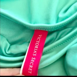 Victoria Secret green short sleeved crop top thumbnail 10