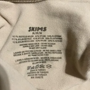 SKIMS Low Back Sculpting Bodysuit M thumbnail 6