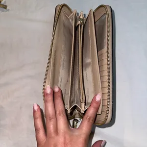 Michael Kors Wallet thumbnail 4