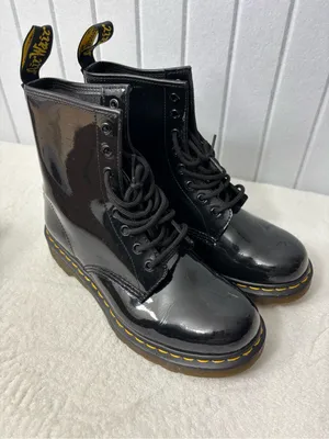 Dr. Martens 1460 Women's Black‎ Patent Leather Lace-Up Boot, Size 9 thumbnail 2