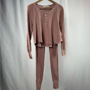 Tularosa Green The Vista Henley Top & Legging in Rose Pink‎ Size Extra Small thumbnail 3