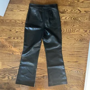 Aritzia Wilfred Faux Leather High Waisted Crop Bootcut Flare Pants Size 4 Black thumbnail 6