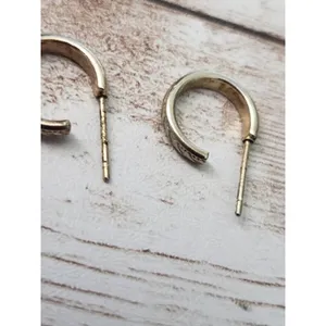 Vintage Earrings for Pierced Ears Patterned Gold Tone Small Hoop - Tarnished thumbnail 4