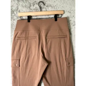 Athleta Delancey Straight Cargo‎ Pant Large Taupe Pull On Travel Work Pant thumbnail 4