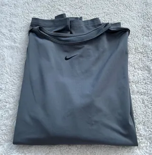 Nike Womens Dri-Fit Long Sleeve Sz XL Grey Running Athleisure Luxe Preppy Sports thumbnail 1