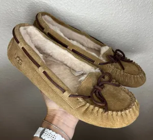 UGG Dakota Suede Moccasin Slippers in chestnut tan brown WOMENS 9 thumbnail 1