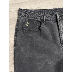 Women Washed Black High Waisted Relaxed Tapered Jeans 36x25 Green Embroidery thumbnail 2