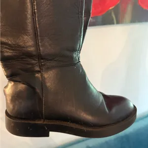 Zara Boots Women 8.5 39 Low Heel Leather Knee High Riding Black Biker Moto thumbnail 4