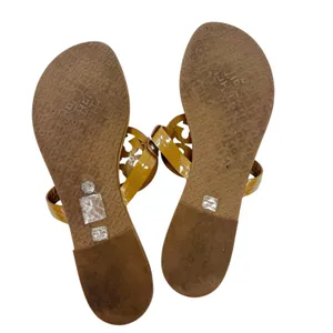 Tory Burch Miller Sandal Tan Patent Leather Logo Medallion Thong Flat Size 11 thumbnail 6