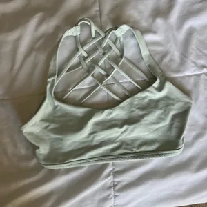 Lululemon free to be wild bra size 8 in delicate mint thumbnail 3