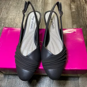 Easy Street Dark Brown Slingback Heels Size 7 thumbnail 16