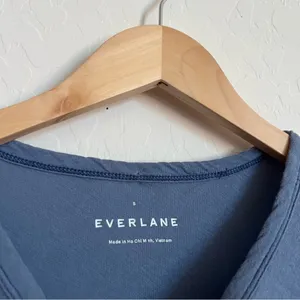 Everlane 100% cotton blue sleeveless shirt thumbnail 3