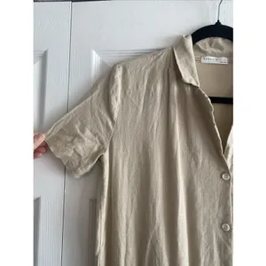 Darphin Ruffle Hem Shirt Dress Womens Size L Tan Linen Blend Button Front Mini thumbnail 2