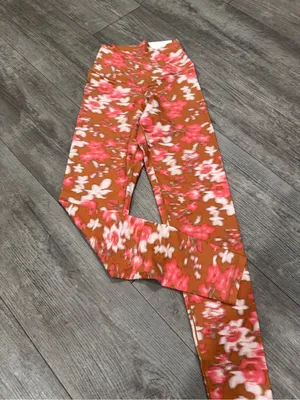 Aerie offline real me High-Waist Floral Print Leggings in Peach & White thumbnail 11