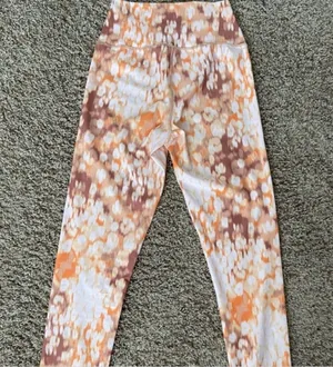 offline shine sports bra and high waisted crossover leggings set thumbnail 6