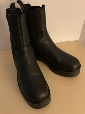 Steve Madden women Black leather platform Chelsea Boots US 10 thumbnail 1