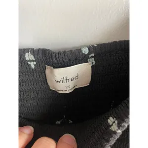 Wilfred Aritzia Black Floral Smocked Cottagecore Crop Top Bardot Women's XS‎ thumbnail 2