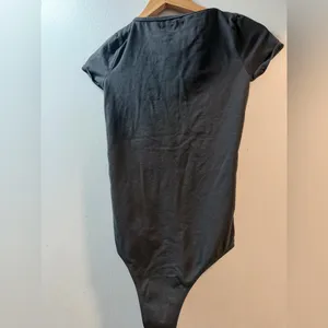 Hollister Black Tie Front Bodysuit Size Medium V Neck Fitted Top thumbnail 2
