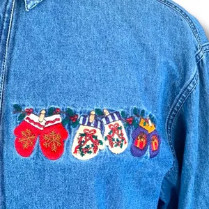 Vintage‎ 90s Denim Chambray Christmas Shirt Embroidered Mittens Medium Holiday thumbnail 4