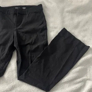 Old Navy Pixie Pants  thumbnail 2