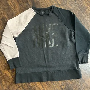 Women’s Nike dri fit Black and‎ Gray Crewneck Sweater large thumbnail 1