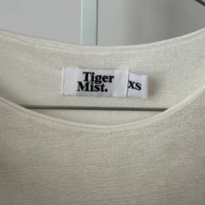 Tiger Mist XS‎ White Sleeveless Ribbed Tank Top Crew Neck Minimalist Y2k thumbnail 5