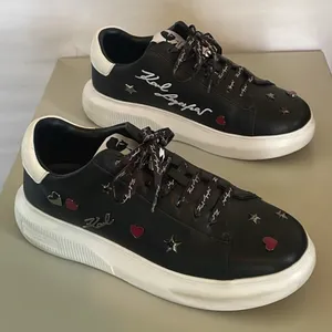 KARL LAGERFELD Kenna Leather Black Pin Logo Sneakers $130 EUC Wmn 8.5 thumbnail 3