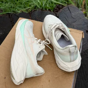Women's Asics Novablast 4, Oatmeal/Moonrock, size 8.5 thumbnail 5