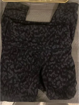 Lululemon Wunder Under Leggings 25" thumbnail 2