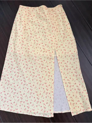 Princess Polly Light Yelllow Floral high slit Skirt US 2 (skirt only) thumbnail 2
