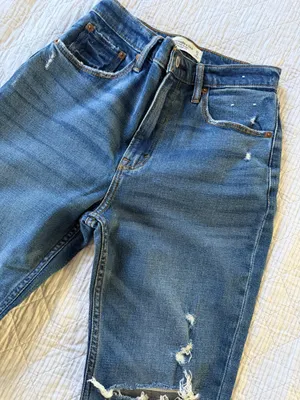 Abercrombie High-Rise Jeans Straight distressed thumbnail 4
