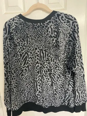 Soft leopard pullover thumbnail 3