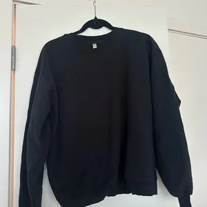 Brand new Fabletics Black Crewneck thumbnail 1
