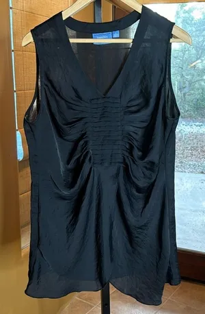 Simply Vera Vera Wang Black Sleeveless Tulip Bottom Blouse Size Large thumbnail 1