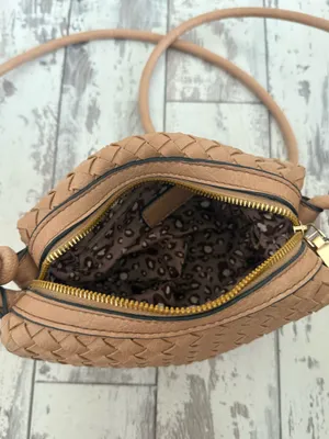 tan crochet purse thumbnail 4