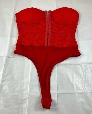 Top Chic M/L red lace strapless lace bodysuit thumbnail 1