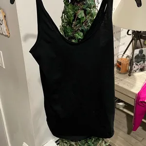 Women’s Black Small Fabletics Tank Top thumbnail 1